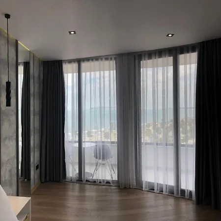 Mirage Hotell Golem (Tirana)