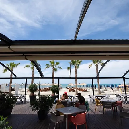 Mirage Hotell Golem (Tirana)