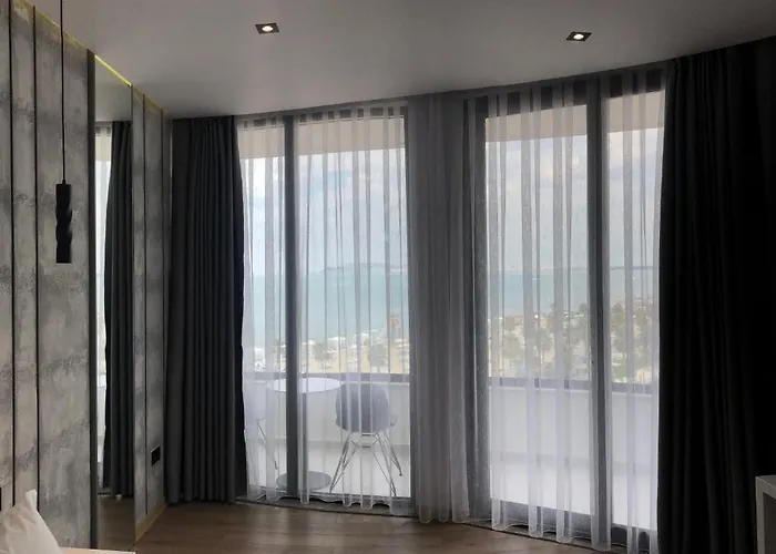 Mirage Hotel Golem (Tirana)